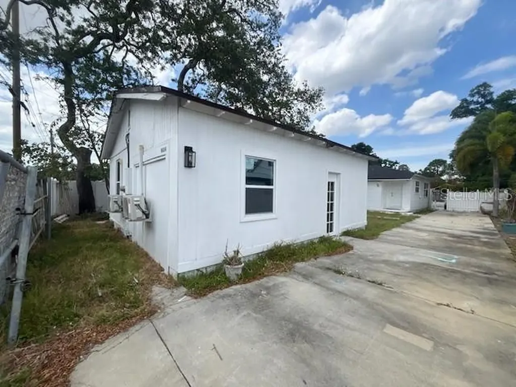 4034 38th Avenue N St Petersburg FL 33713