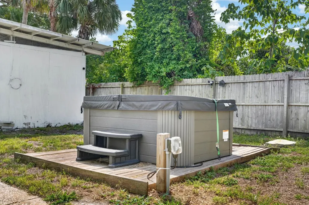 925 Flagler Avenue Edgewater FL 32132