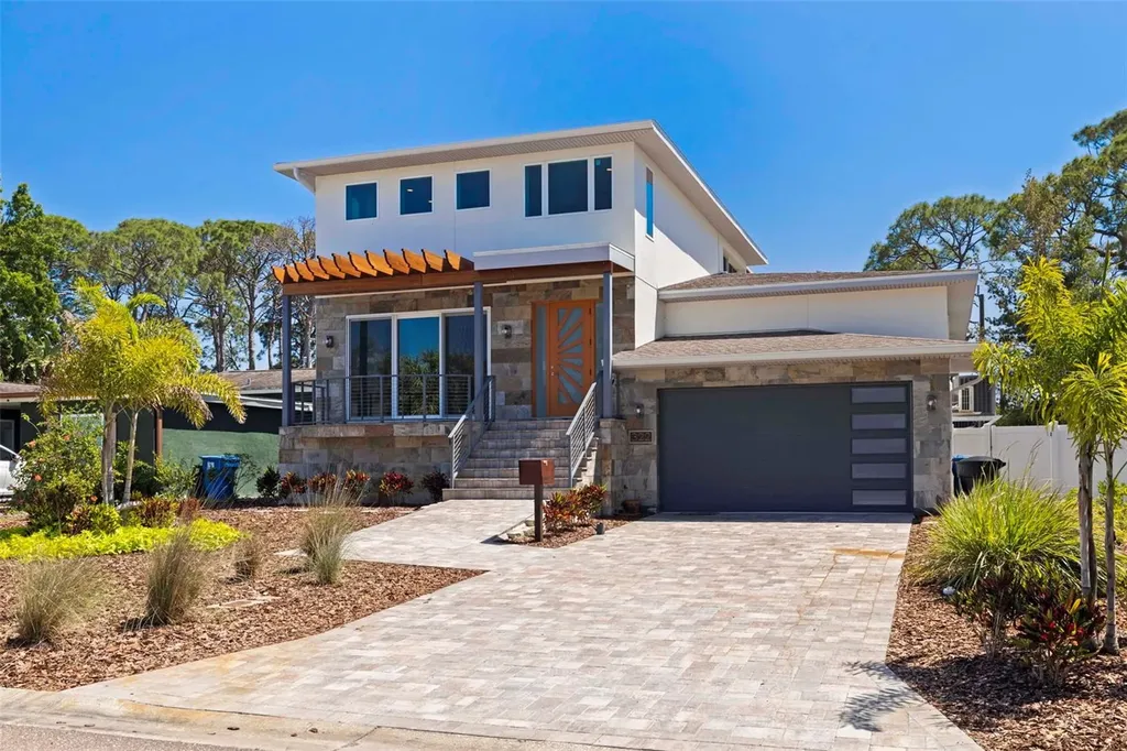 322 80th Avenue NE St Petersburg FL 33702