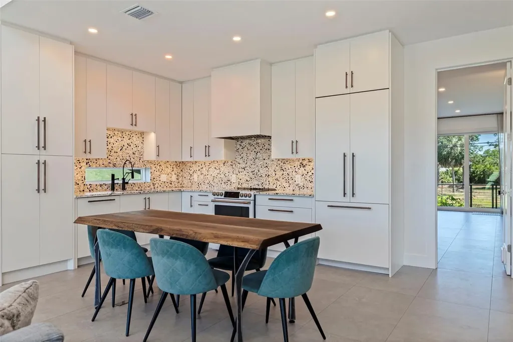 322 80th Avenue NE St Petersburg FL 33702