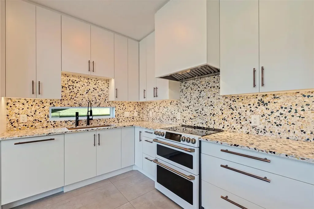 322 80th Avenue NE St Petersburg FL 33702