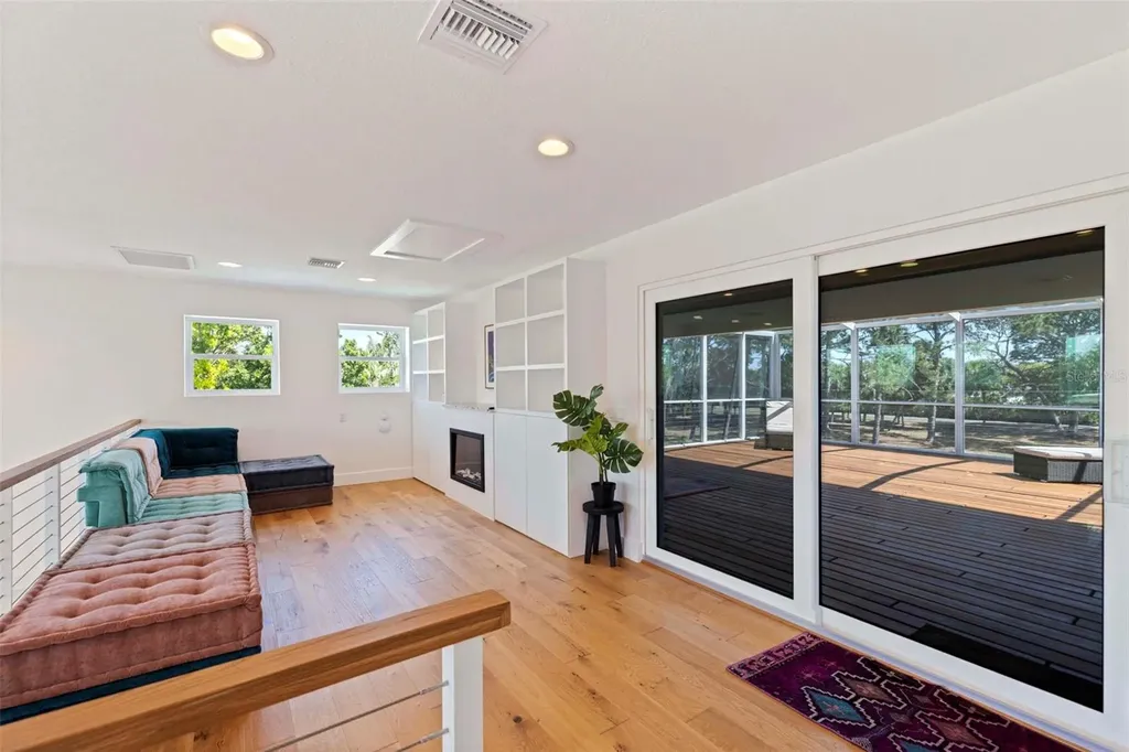 322 80th Avenue NE St Petersburg FL 33702