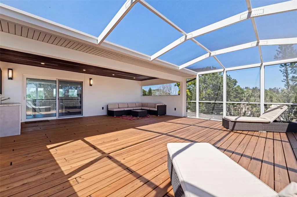 322 80th Avenue NE St Petersburg FL 33702