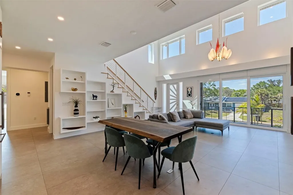 322 80th Avenue NE St Petersburg FL 33702
