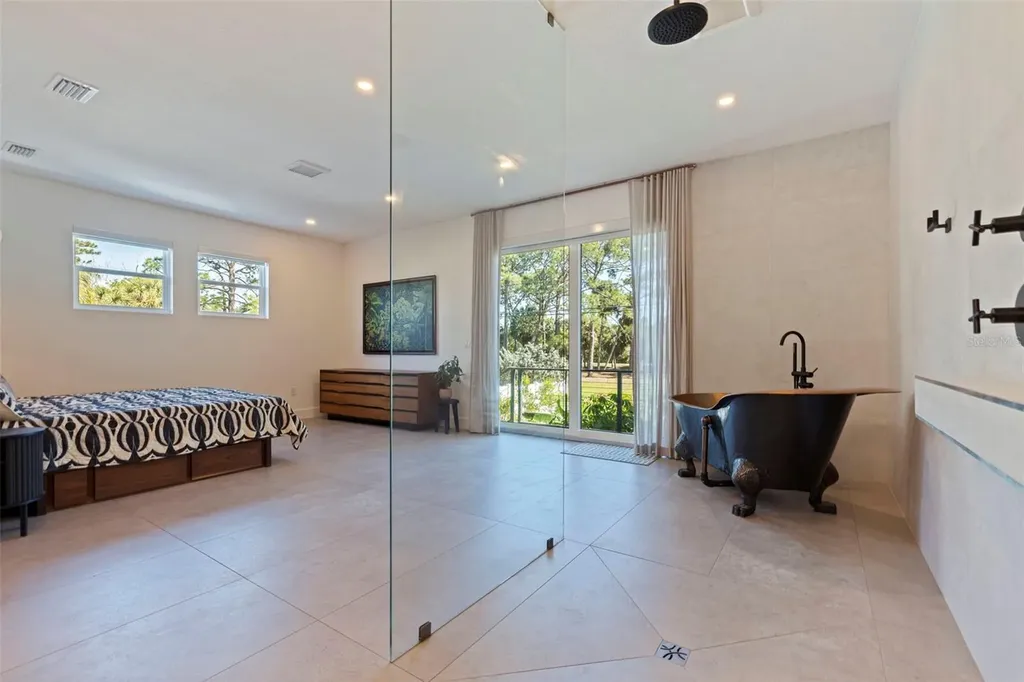 322 80th Avenue NE St Petersburg FL 33702