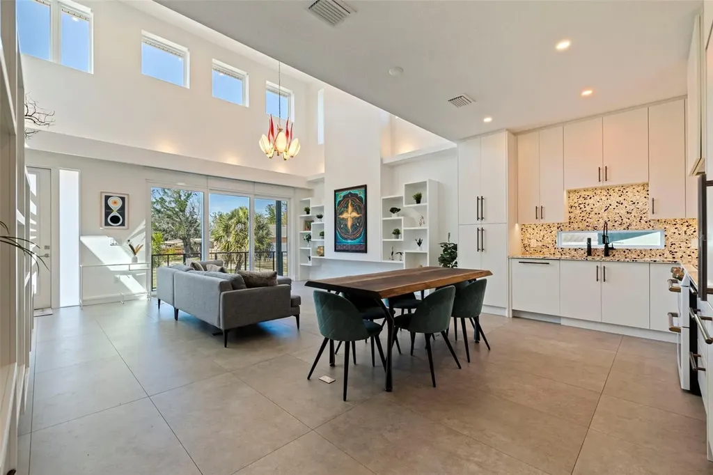 322 80th Avenue NE St Petersburg FL 33702