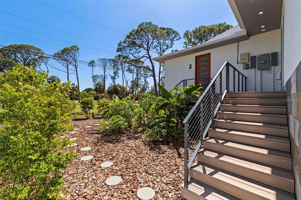 322 80th Avenue NE St Petersburg FL 33702