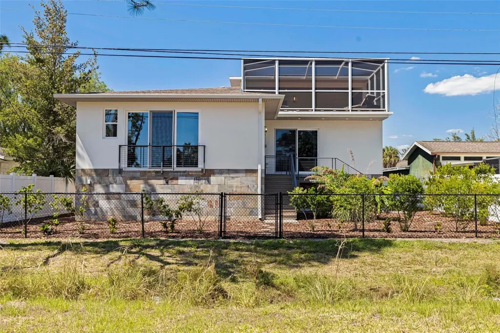 322 80th Avenue NE St Petersburg FL 33702