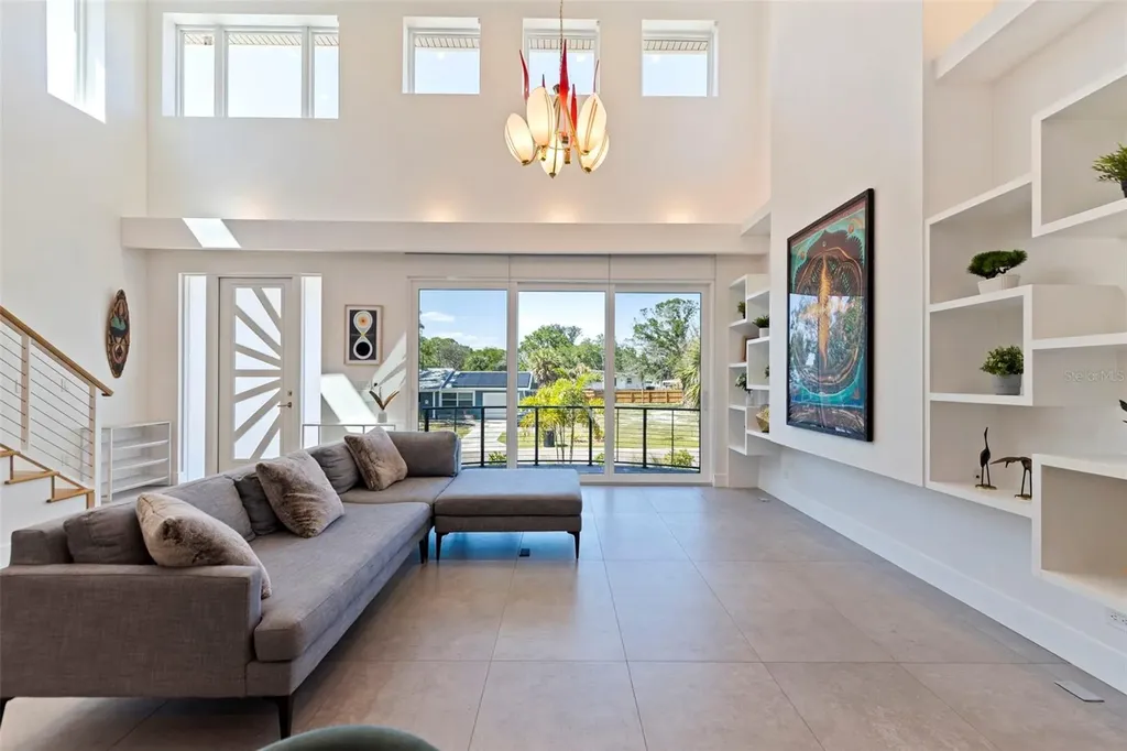 322 80th Avenue NE St Petersburg FL 33702