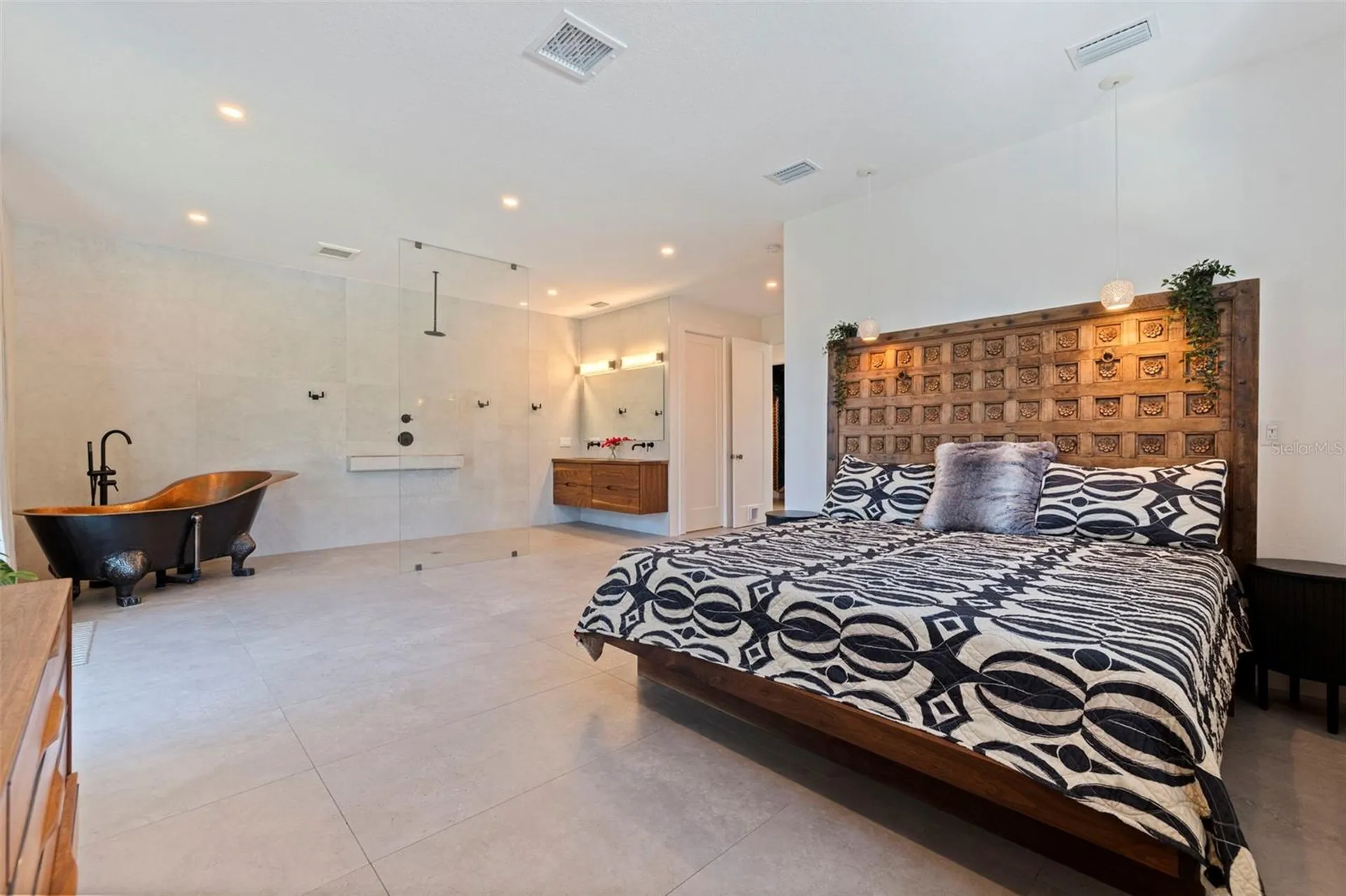 322 80th Avenue NE St Petersburg FL 33702