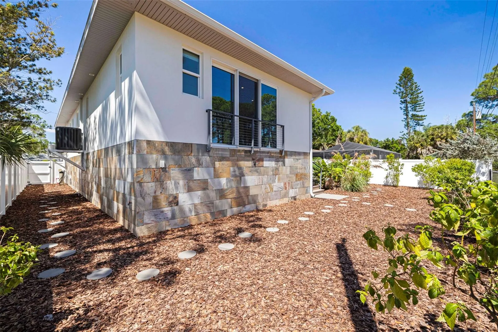 322 80th Avenue NE St Petersburg FL 33702