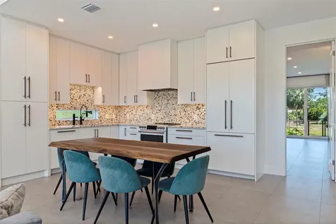 322 80th Avenue NE St Petersburg FL 33702
