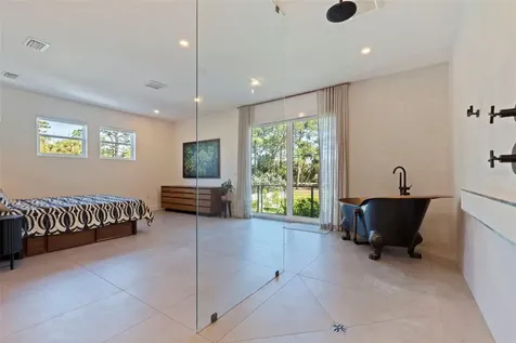 322 80th Avenue NE St Petersburg FL 33702