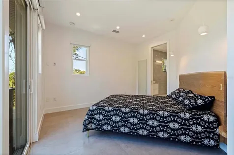 322 80th Avenue NE St Petersburg FL 33702