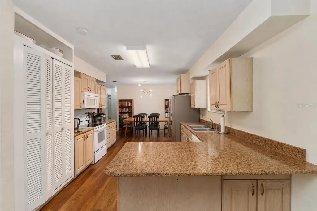 315 NW 28th Street Gainesville FL 32607