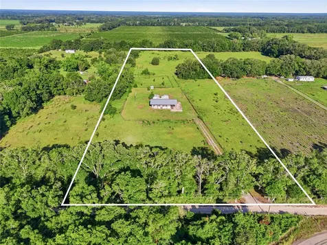 125 NW 40th Avenue Bell FL 32619