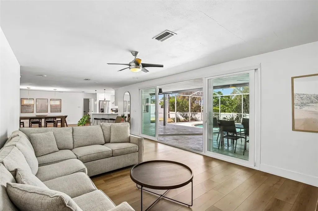 9622 Oakhurst Road Seminole FL 33776
