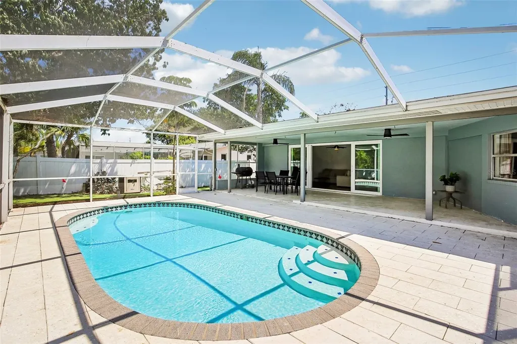 9622 Oakhurst Road Seminole FL 33776