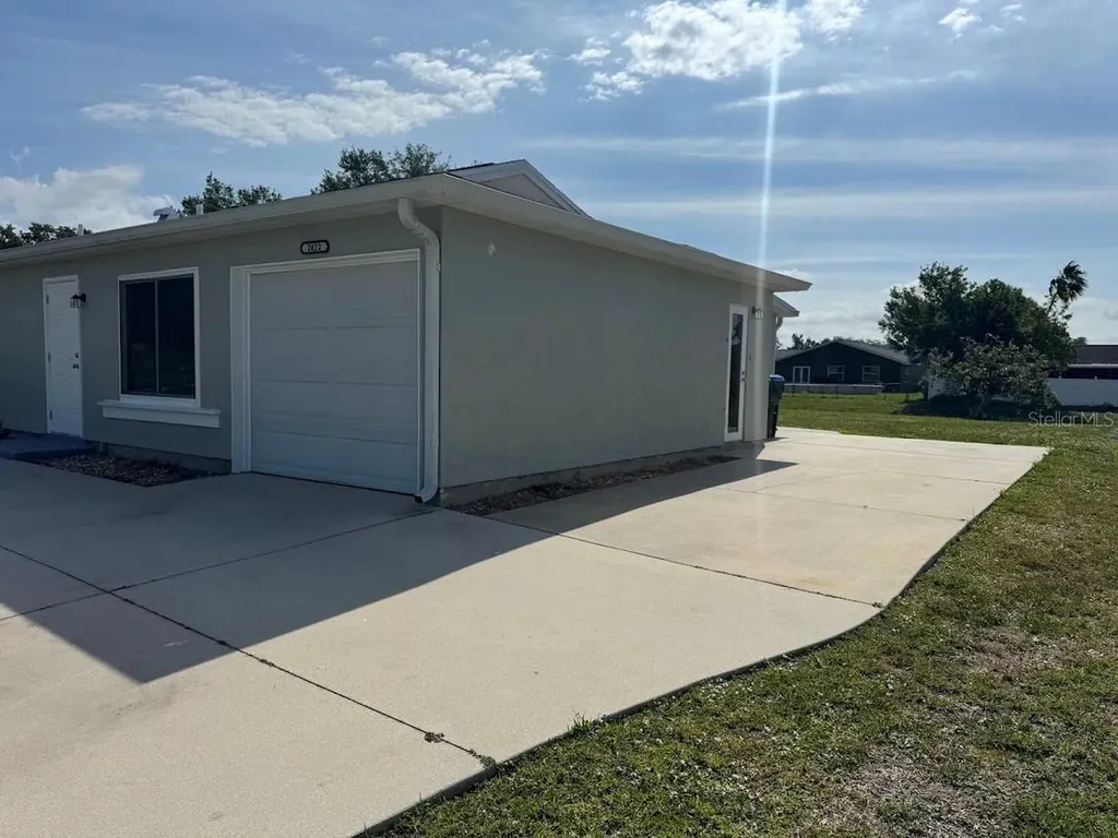 2422 Roxbury Circle North Port FL 34287