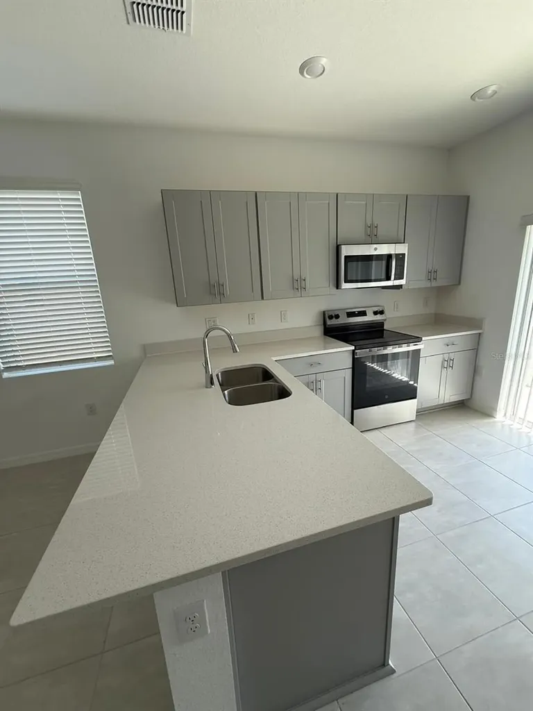 3208 Skyline Loop Kissimmee FL 34758