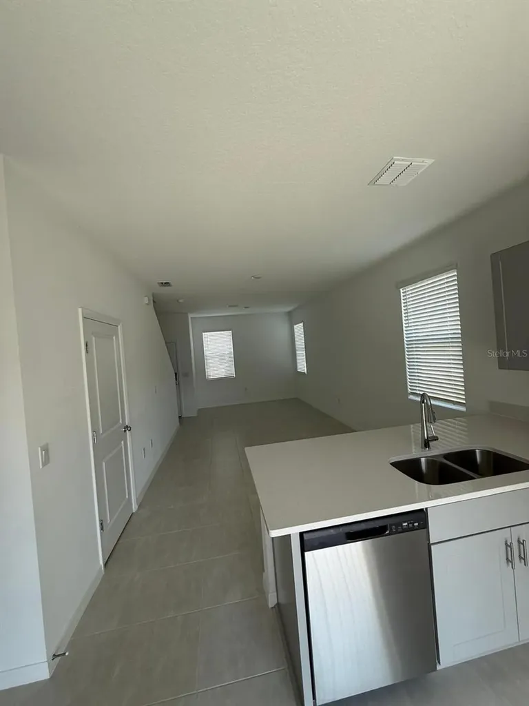 3208 Skyline Loop Kissimmee FL 34758