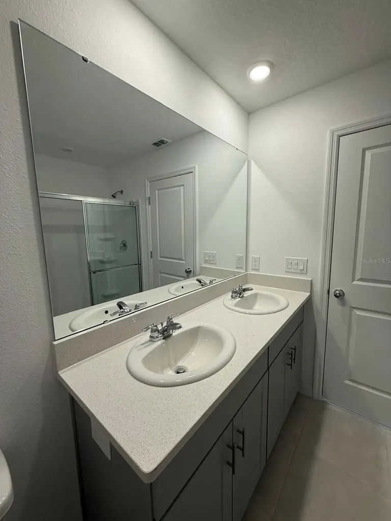 3208 Skyline Loop Kissimmee FL 34758