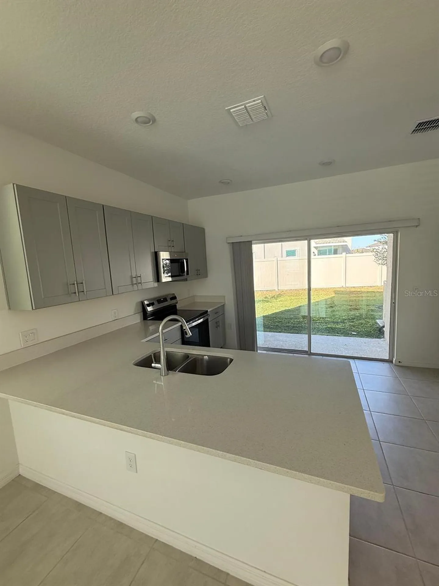 3208 Skyline Loop Kissimmee FL 34758
