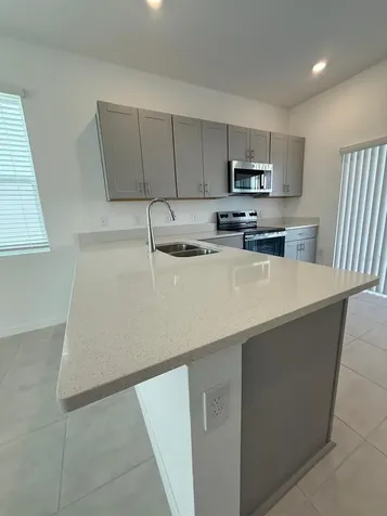 3208 Skyline Loop Kissimmee FL 34758