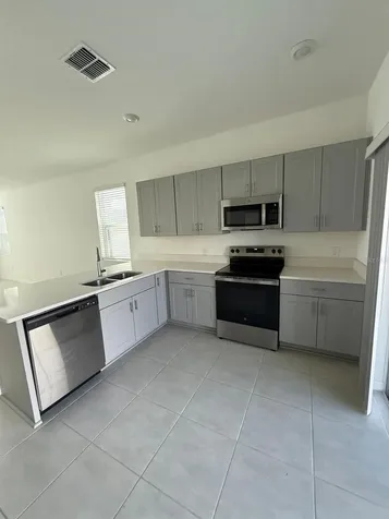 3208 Skyline Loop Kissimmee FL 34758