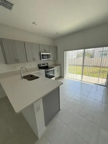3208 Skyline Loop Kissimmee FL 34758