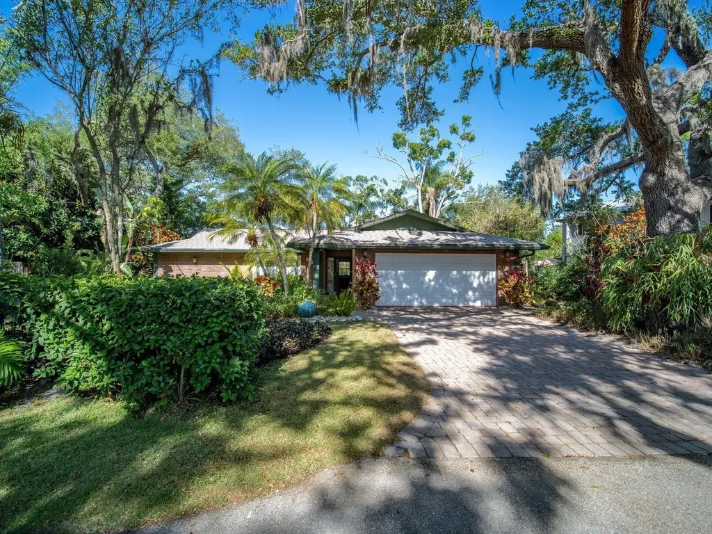 2120 Robinson Avenue Sarasota FL 34232