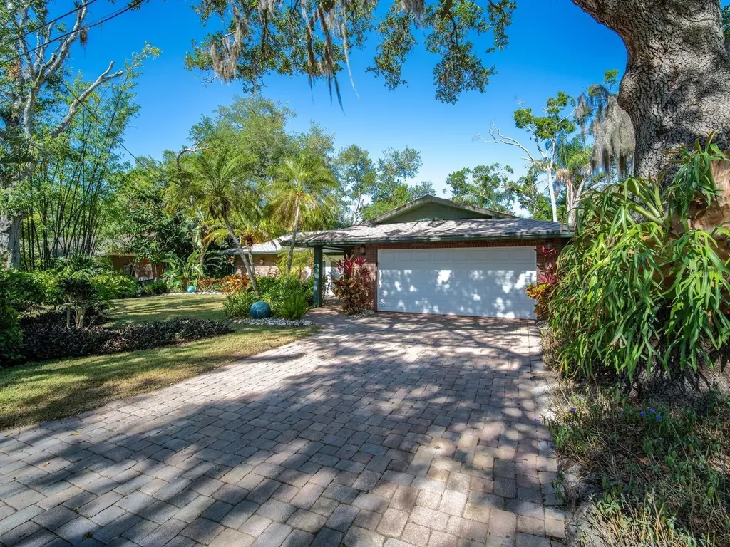 2120 Robinson Avenue Sarasota FL 34232