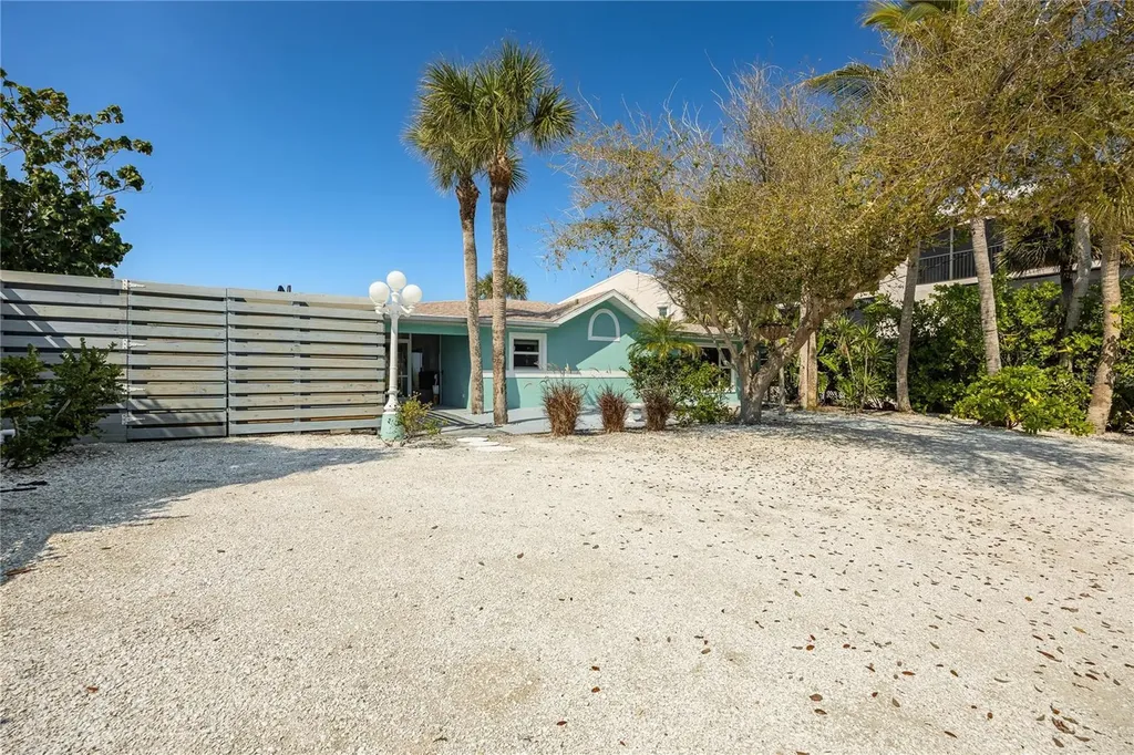 2630 N Beach Road Englewood FL 34223