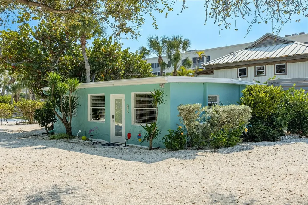 2630 N Beach Road Englewood FL 34223