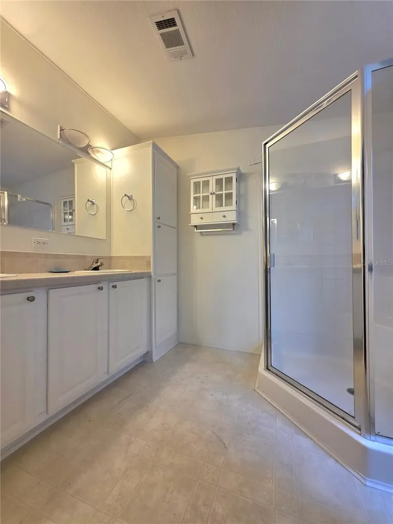 37251 Lois Avenue Zephyrhills FL 33542