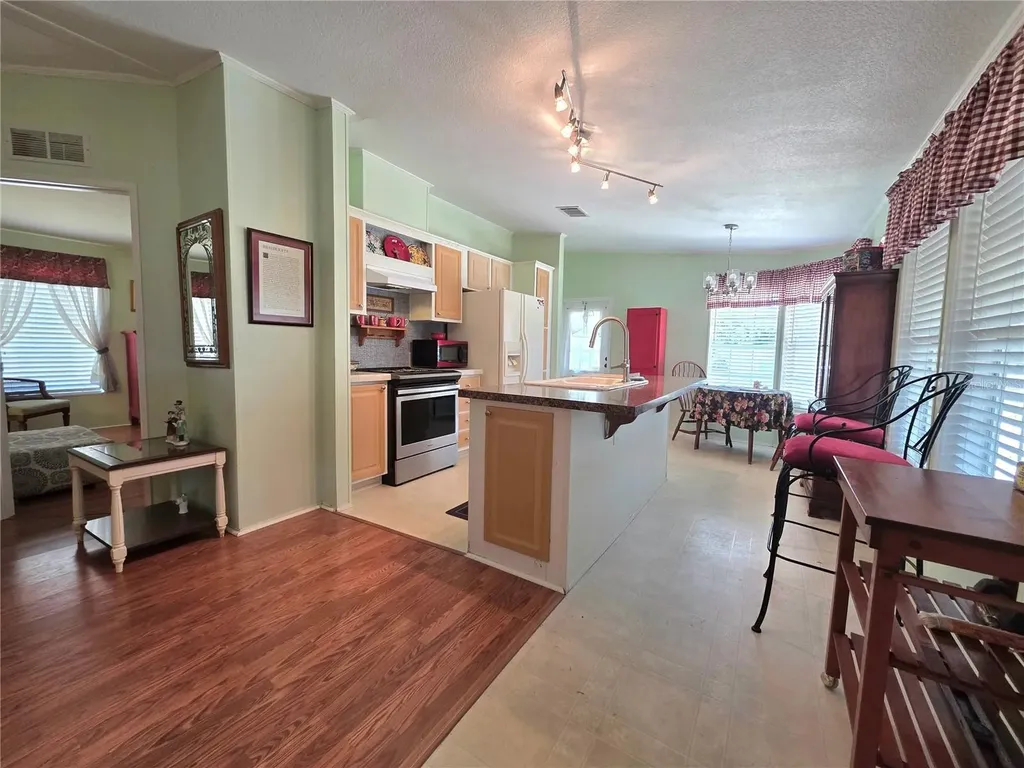 37251 Lois Avenue Zephyrhills FL 33542
