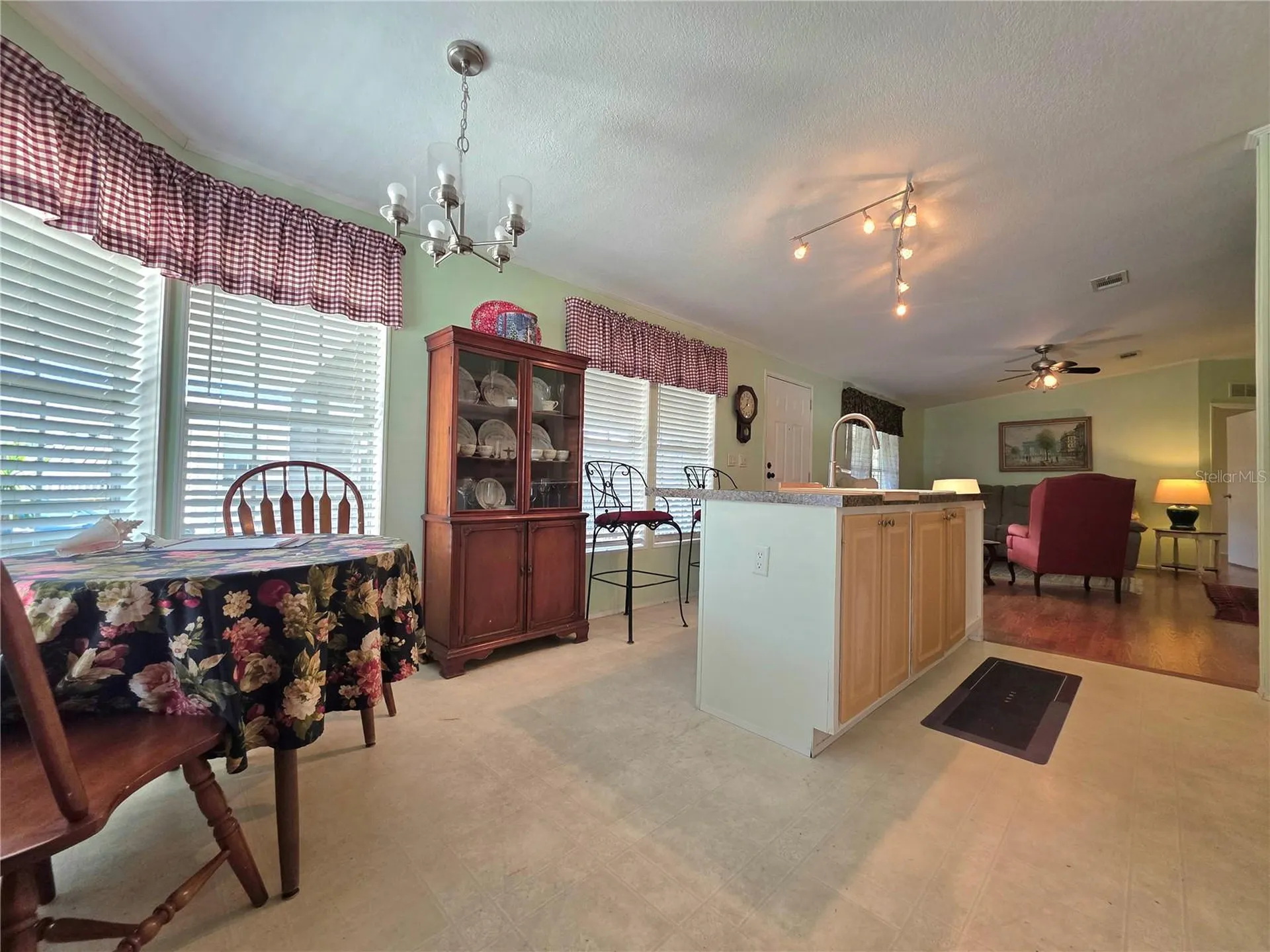 37251 Lois Avenue Zephyrhills FL 33542