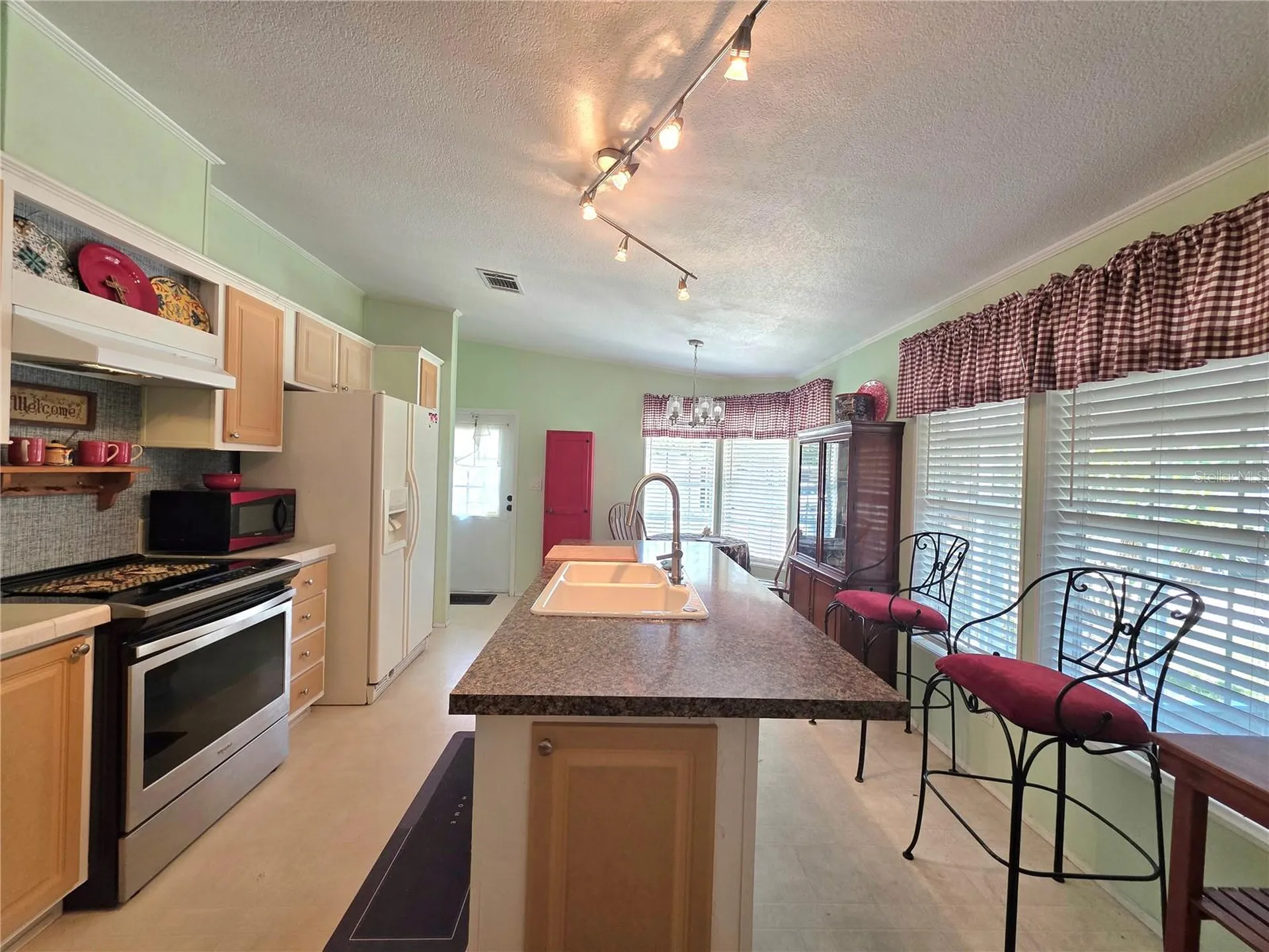 37251 Lois Avenue Zephyrhills FL 33542