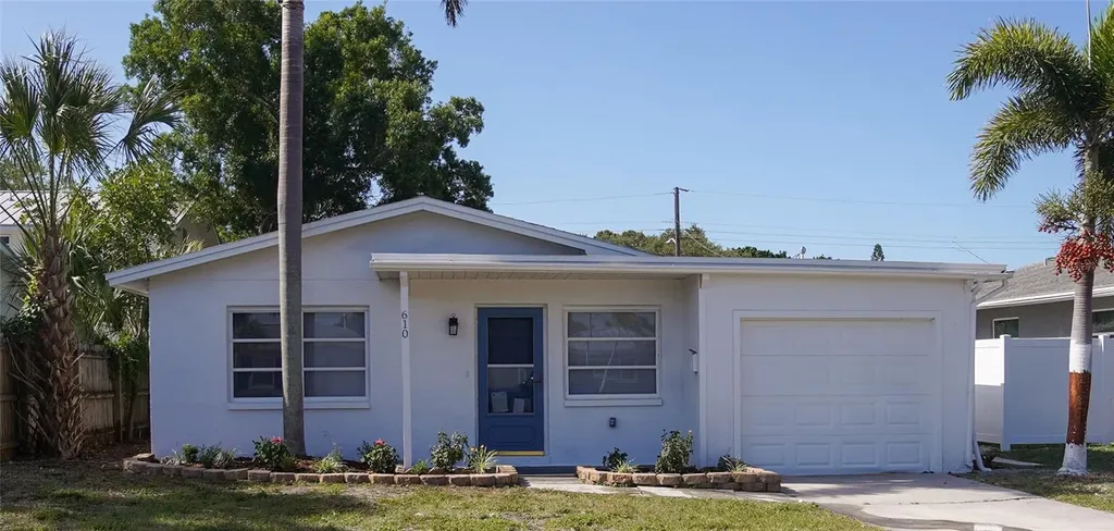 610 74th Avenue N St Petersburg FL 33702