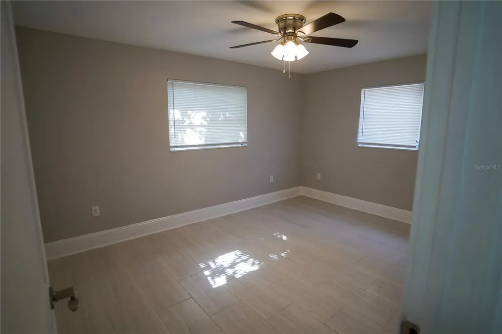 610 74th Avenue N St Petersburg FL 33702