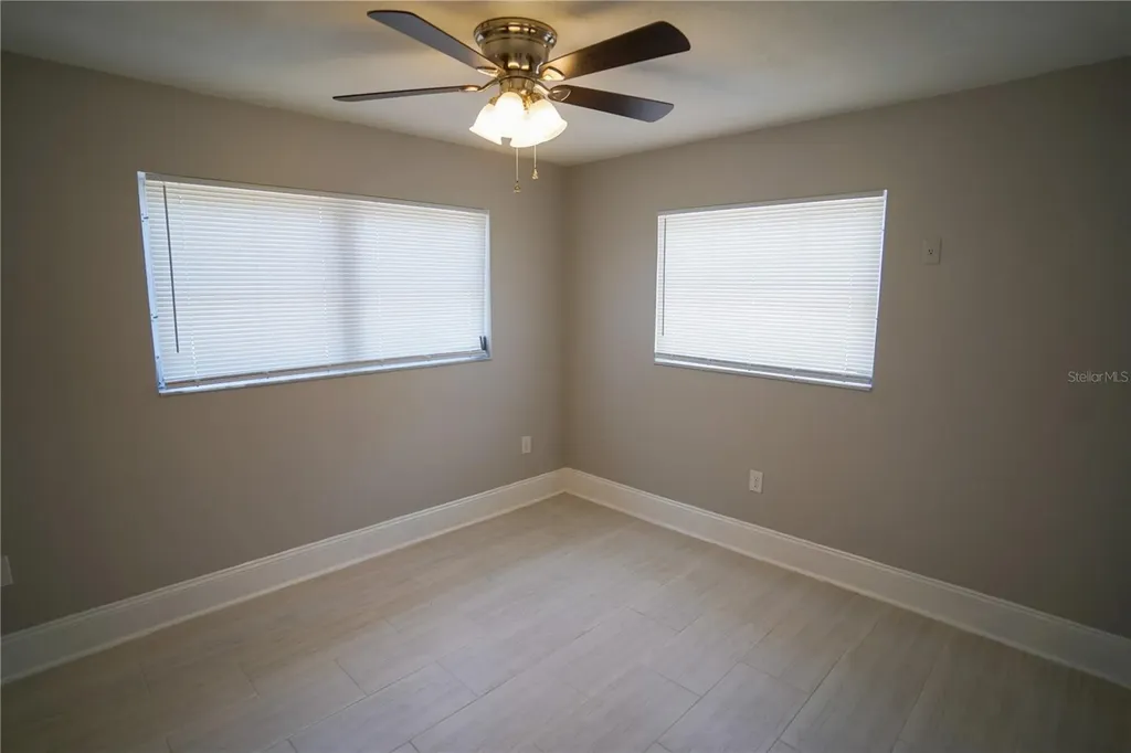 610 74th Avenue N St Petersburg FL 33702