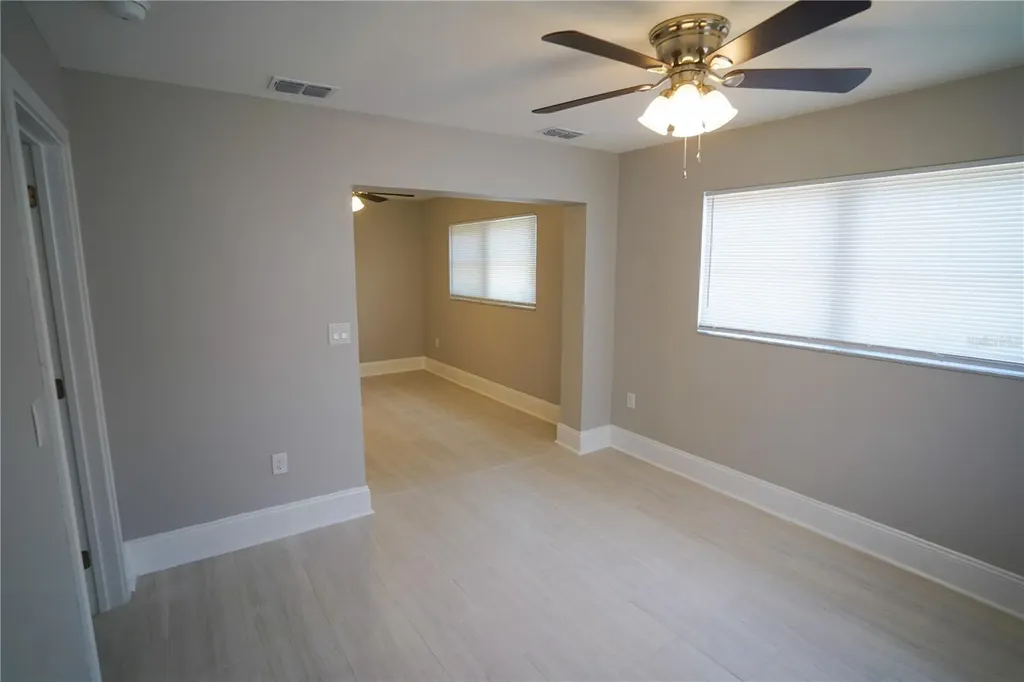 610 74th Avenue N St Petersburg FL 33702