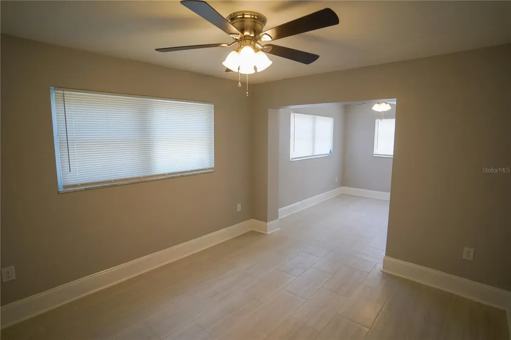 610 74th Avenue N St Petersburg FL 33702