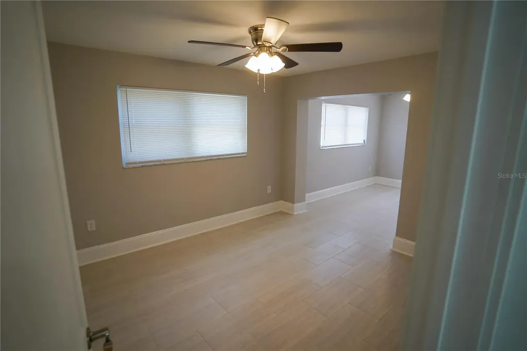 610 74th Avenue N St Petersburg FL 33702