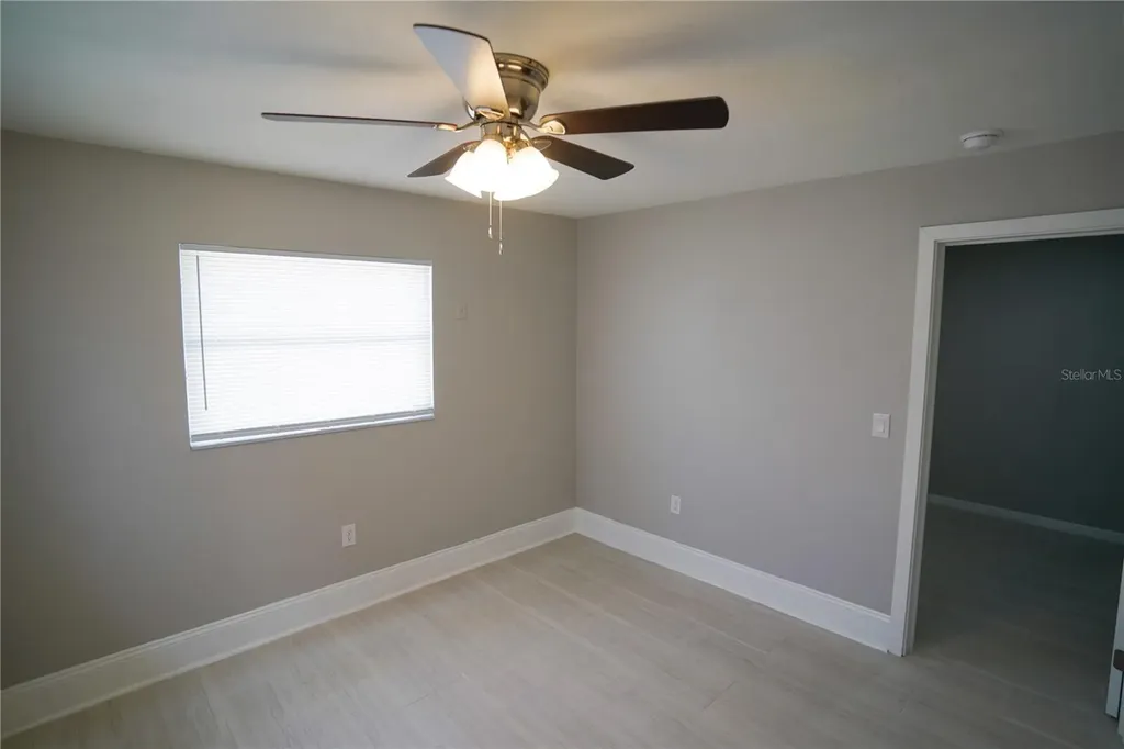 610 74th Avenue N St Petersburg FL 33702