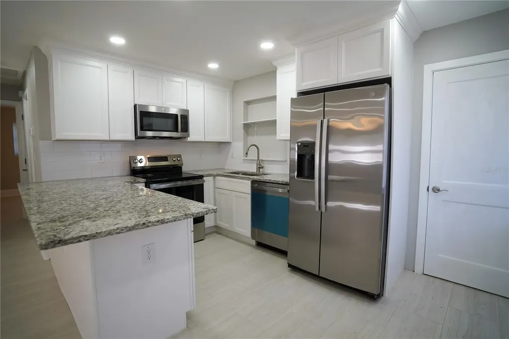 610 74th Avenue N St Petersburg FL 33702