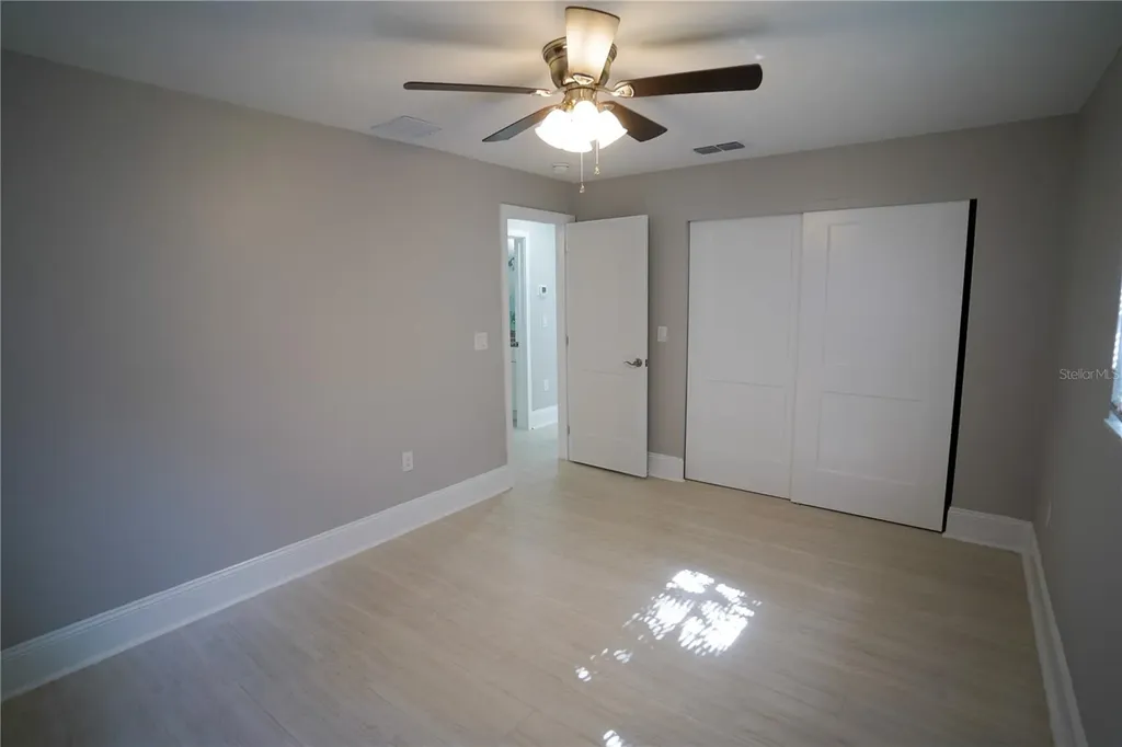 610 74th Avenue N St Petersburg FL 33702