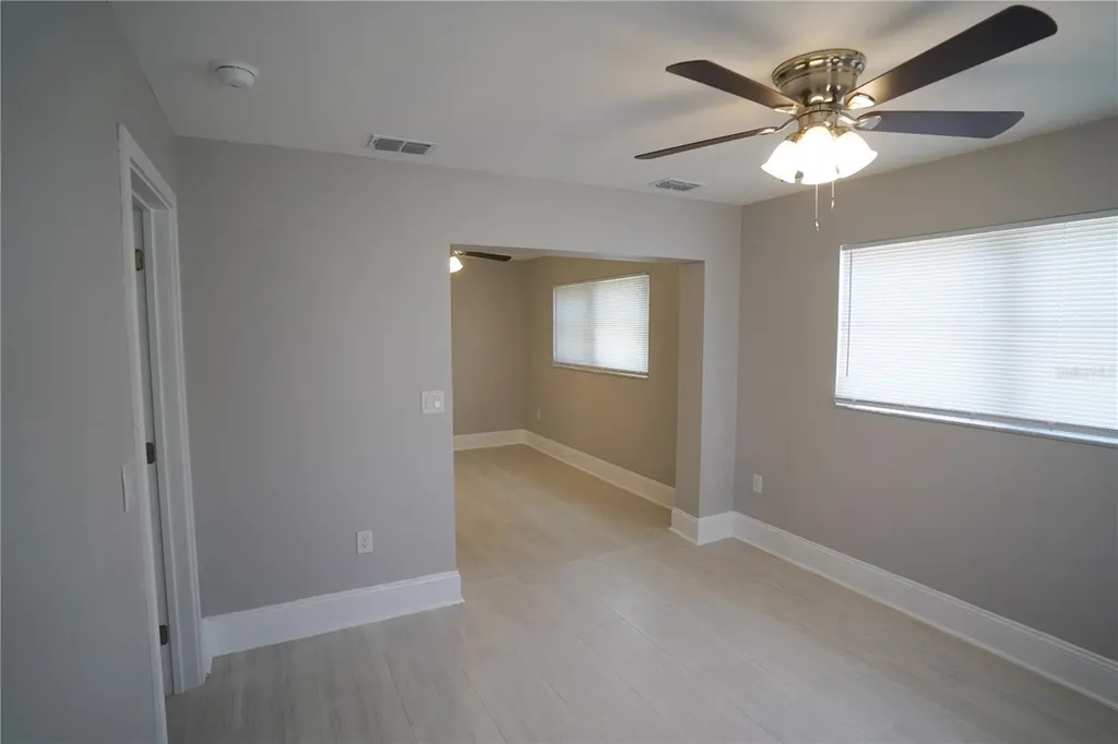 610 74th Avenue N St Petersburg FL 33702