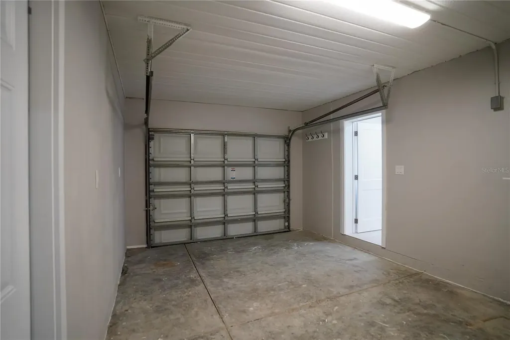 610 74th Avenue N St Petersburg FL 33702