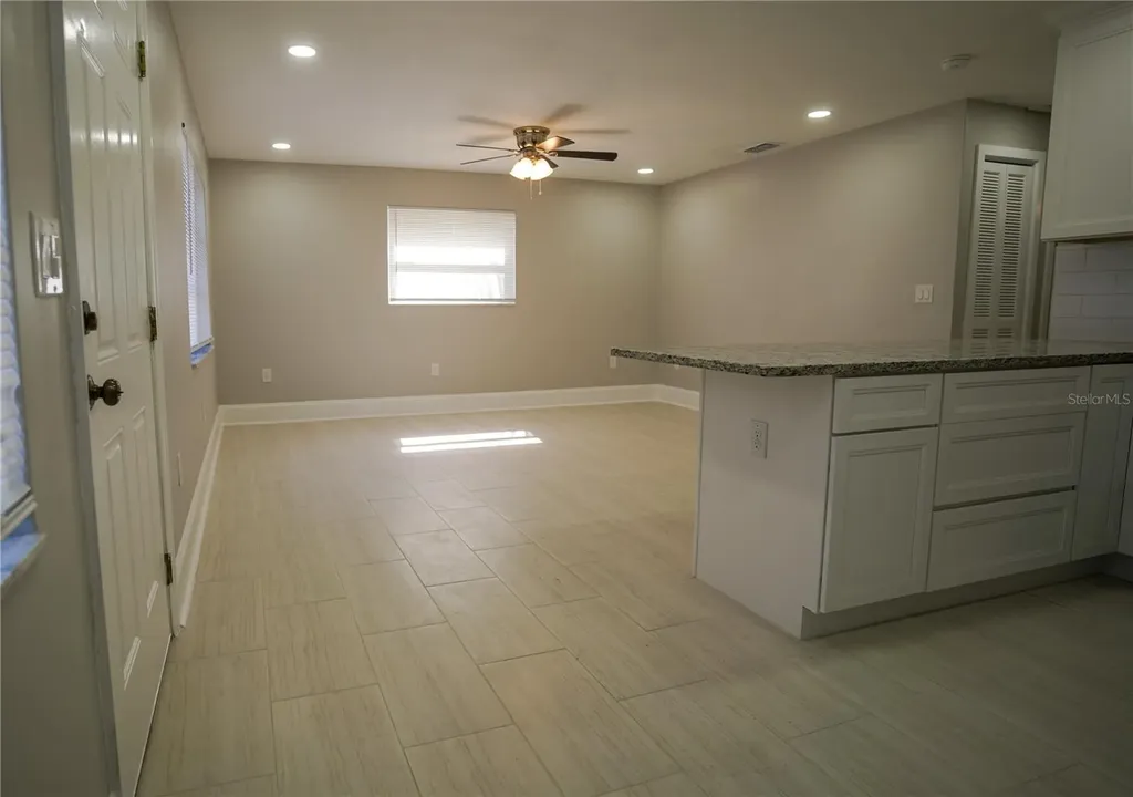 610 74th Avenue N St Petersburg FL 33702